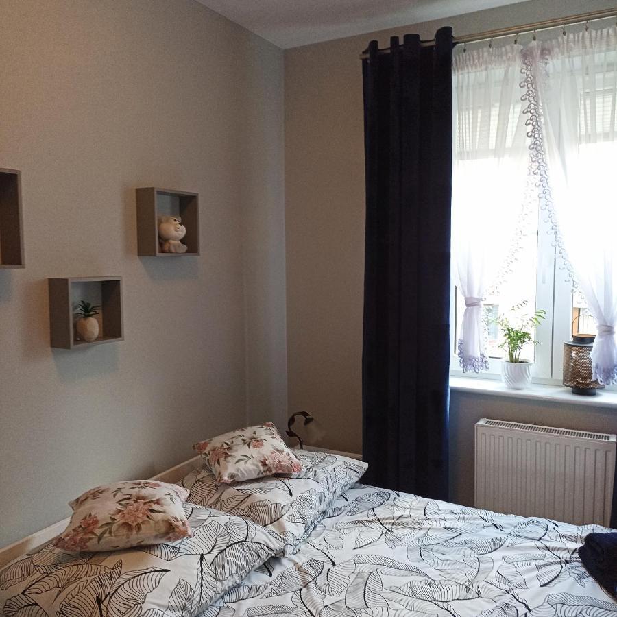 Апартаменти Apartament Szarlotka Єленя-Ґура Екстер'єр фото